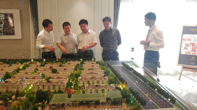 承德市高新技术开发区工委书记、管委会主任柴山参观考察鸿坤集团